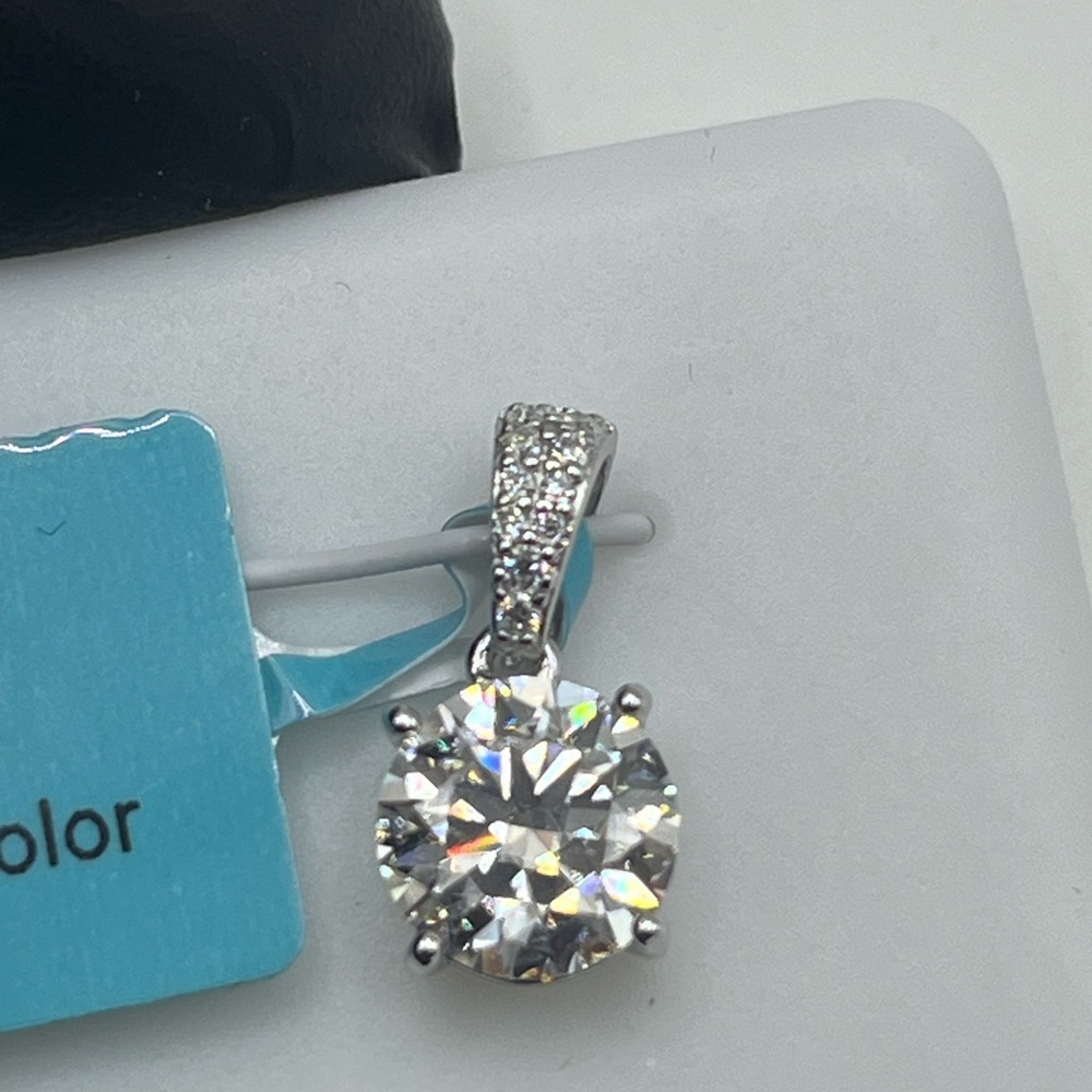 2 Ct 8 mm Moissanite pendant in .925 sterling silver